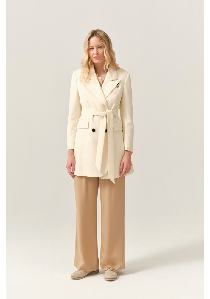 Elegancki płaszcz FERIA w odcieniu złamanej bieli FER090